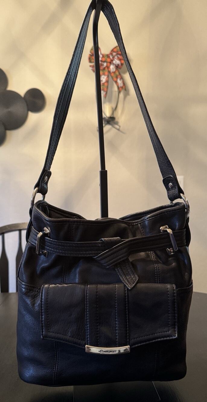 B Makowski Black Leather Shoulder Bag